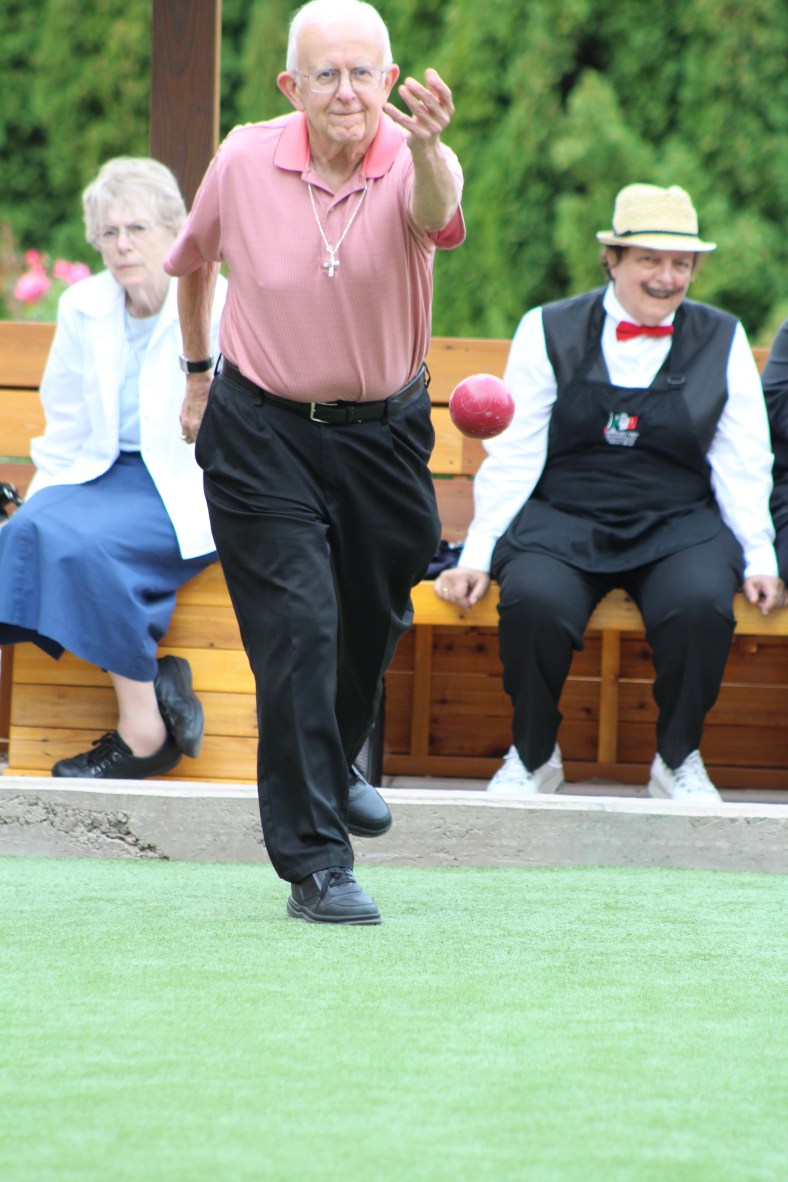 Archbishop Vlazny joins the SSMO singles bocce tournament 2015